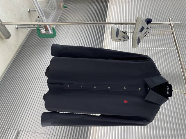 Mcqueen, small embroidery detail poplin shirt. visible button style shell button