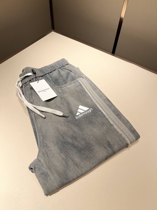 Balencia* Paris* 2025 Fall/Winter new casual jeans, featuring the Balenciaga log