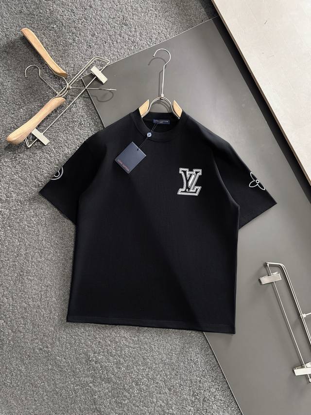 LV's latest spring/summer 2025Ss round-neck, fashionable short-sleeved T-shirt,