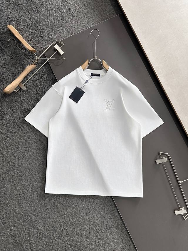 LV's latest spring/summer 2025Ss round-neck, fashionable short-sleeved T-shirt,