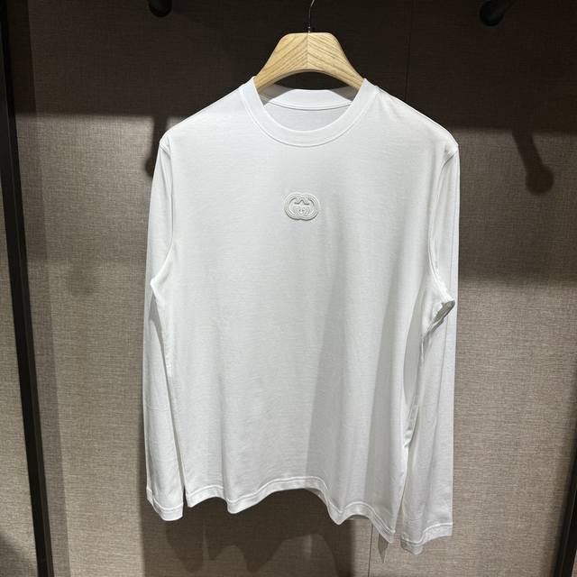 Restocked. New arrival: long-sleeved cotton T-shirt with GG logo detail. Custom-