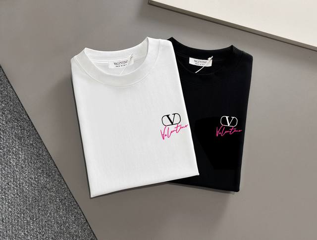 Valentino's new double-layer, heavily-printed, letter-printed short-sleeved T-sh