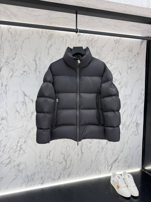 Moncler Down Jacket 2025's latest designer down jacket. Detailed craftsmanship i Moncler Down Jacket 2025's latest designer down jacket. Detailed craftsmanship i