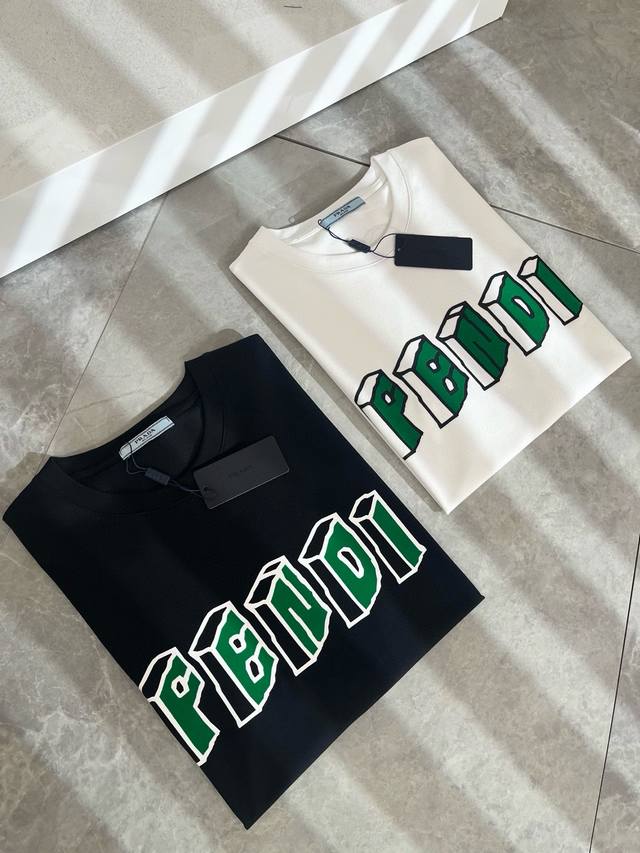 Fen*I Fendi's new 2025 Spring/Summer Ff Ff unisex short-sleeved T-shirt. This ve