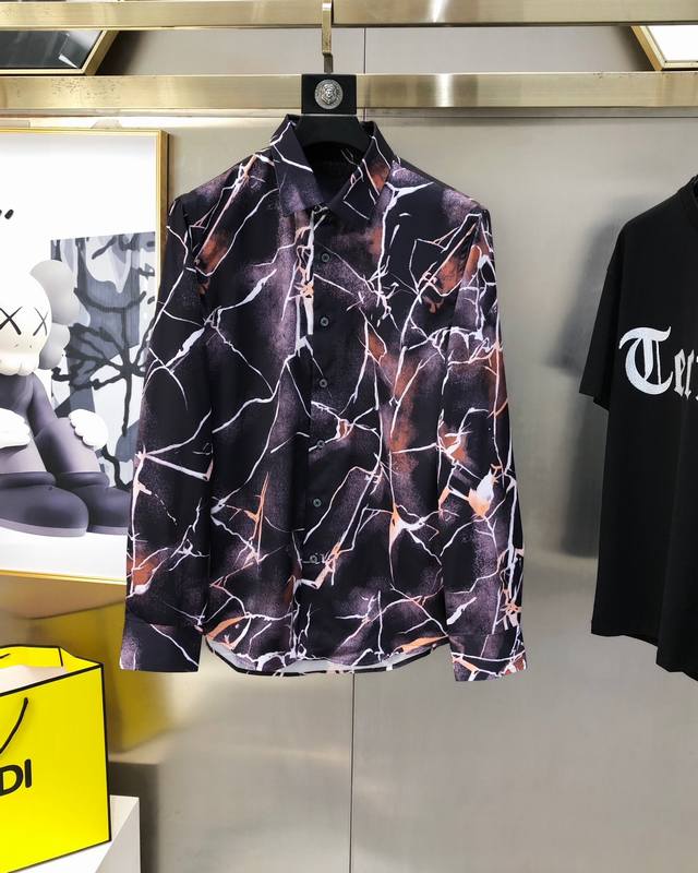 Mcq*Een McQueen's new men's casual long-sleeved shirt, available on the official