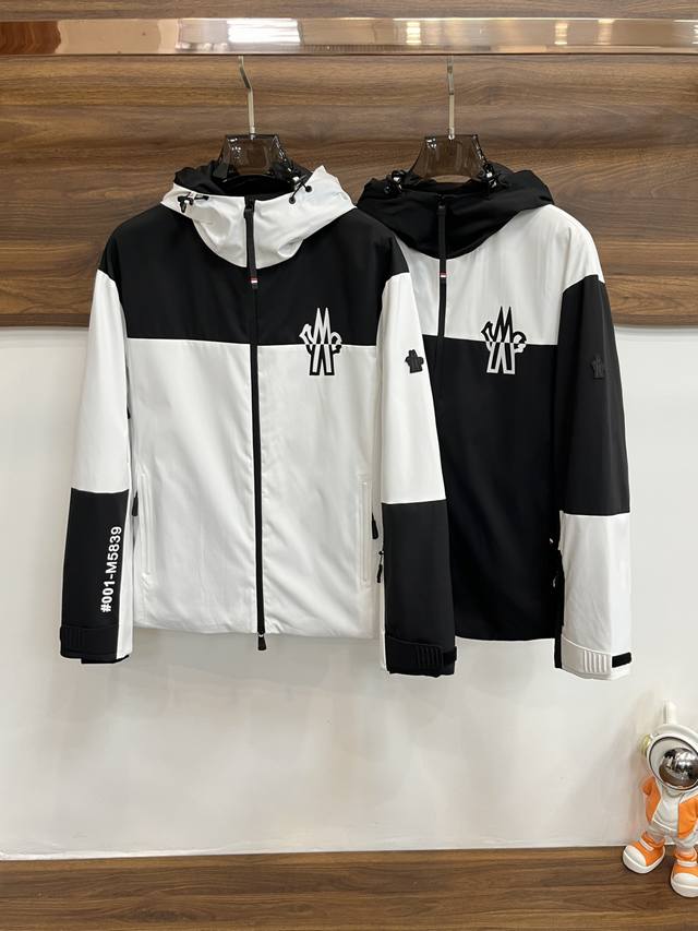 Featured: Moncler's 2025Ss early fall new release, the Moncler hooded jacket. T