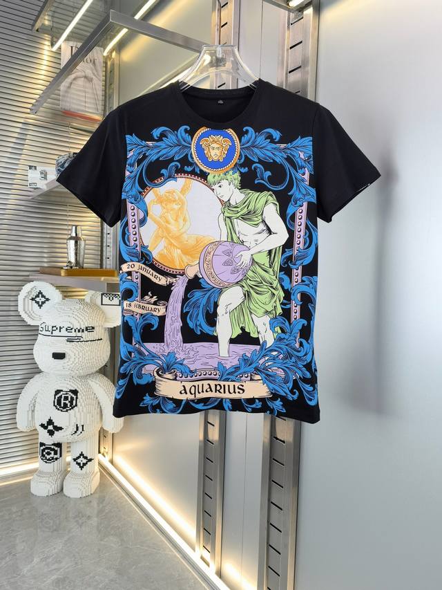 Exclusively for Versace, this new, original men's casual lapel short-sleeved to