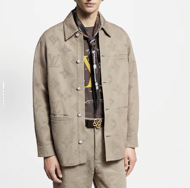 Mainly promote clothes and pants official website synchronization