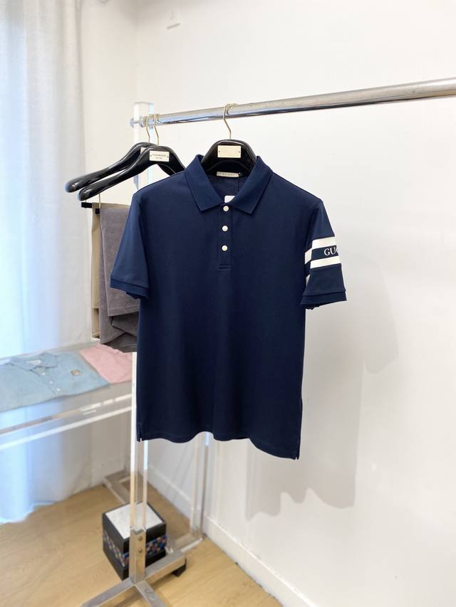 Gucci, the latest 2025 short-sleeved T-shirt, handsome and fashionable, with top