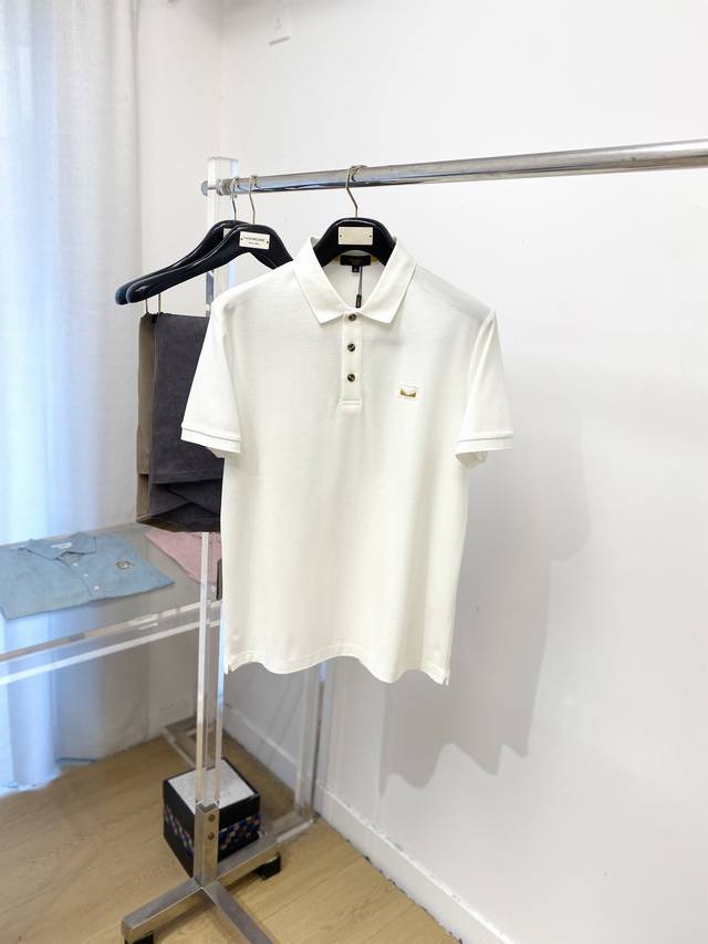 Fendi's latest 2025 short-sleeved T-shirt, stylish and stylish, with an exquisi