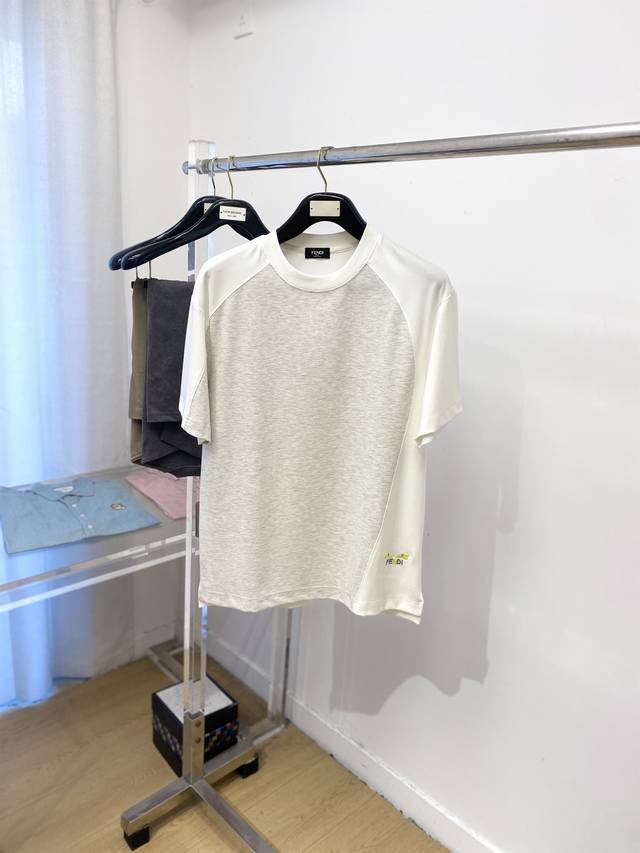Fendi's latest 2025 short-sleeved T-shirt, stylish and stylish, with an exquisi
