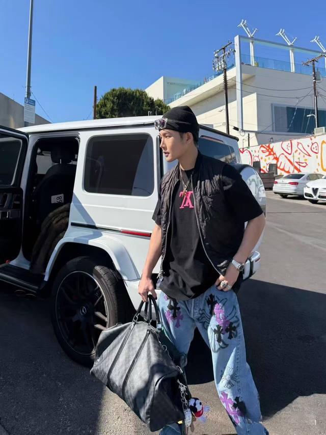 Early Fall New Style ~ Large V-neck Short-Sleeved T-shirt with Purple and Red L