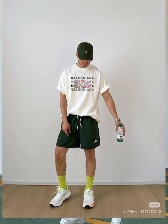 Balenciag* Paris Limited Edition 2025S Short-Sleeved T-shirt. Unisex! Featuring