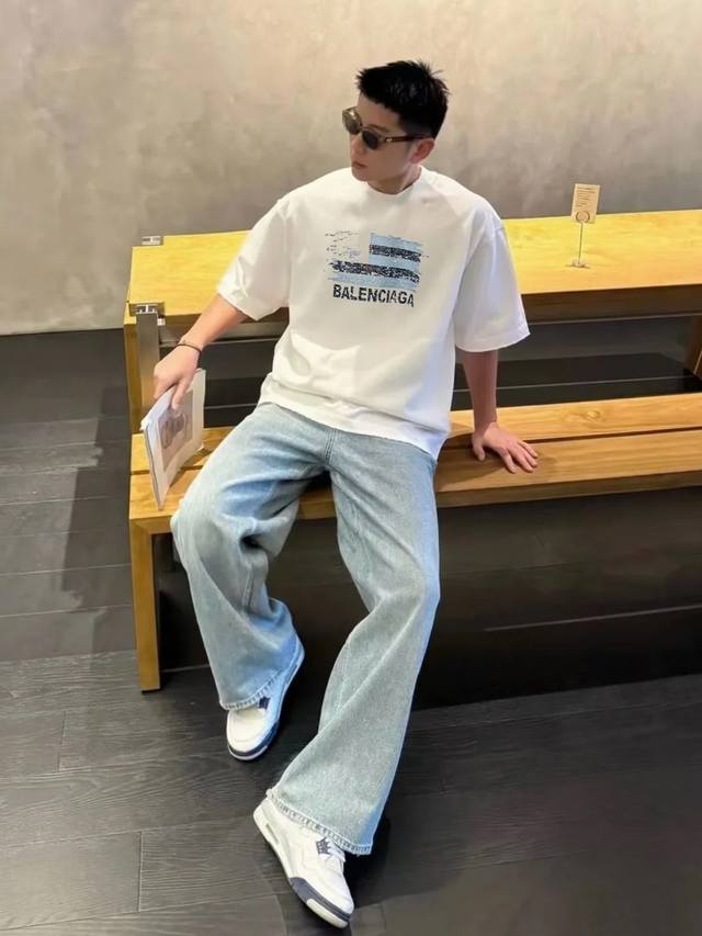 Balenciag*'s new 25S short-sleeved T-shirt. Unisex! Nostalgic retro graphic desi
