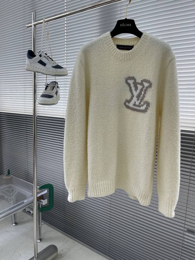 This Donkey Brand crewneck sweater is crafted from a blend of sheep and yak woo