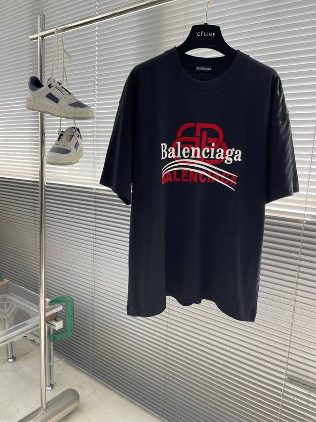 Balenciag 2025 new wave striped T-shirtThe red and black and white color scheme
