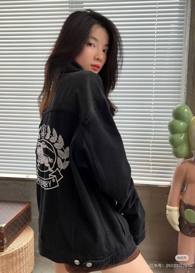 New Arrival Style: G404 Burberry's new classic embroidered warhorse logo couple