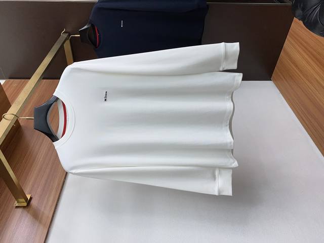 Kiton's new fall/winter 2025 fashion casual long-sleeved top is custom-made from