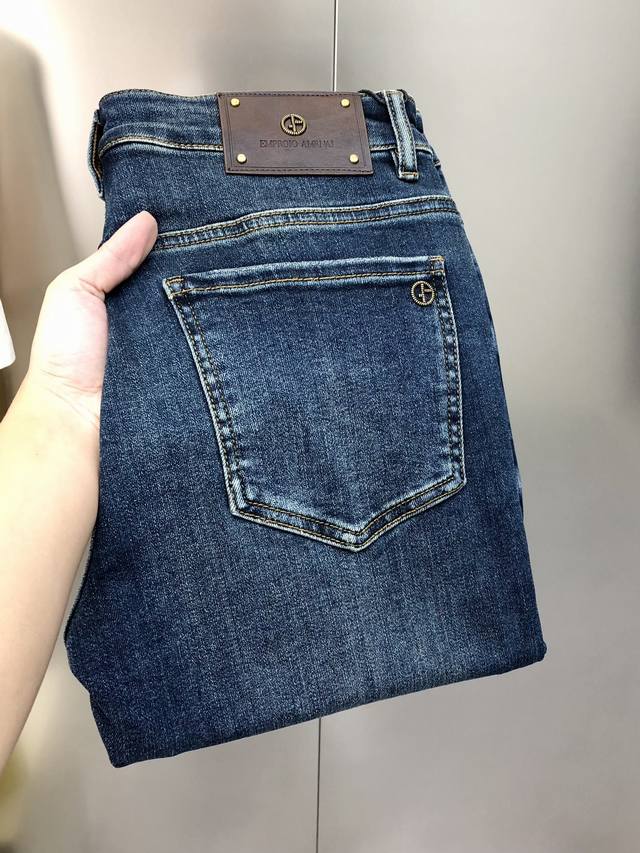 A*Mani Armani 2025 Early Autumn new men's slim-fit skinny jeans, synced with the