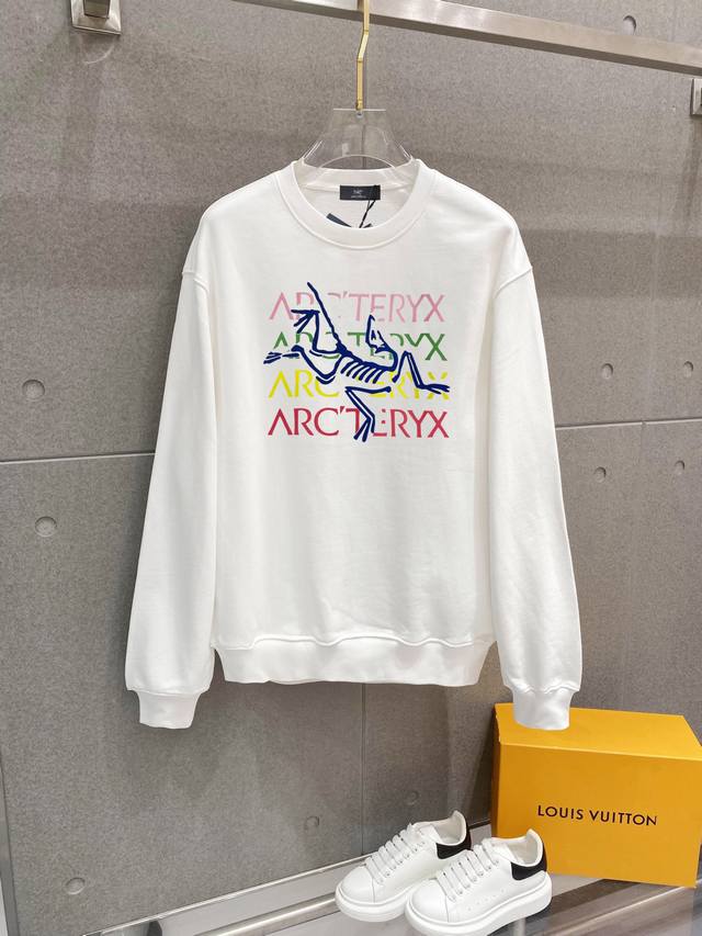 Arc'teryx official website's new letter print. The double-layer heavy-duty lett