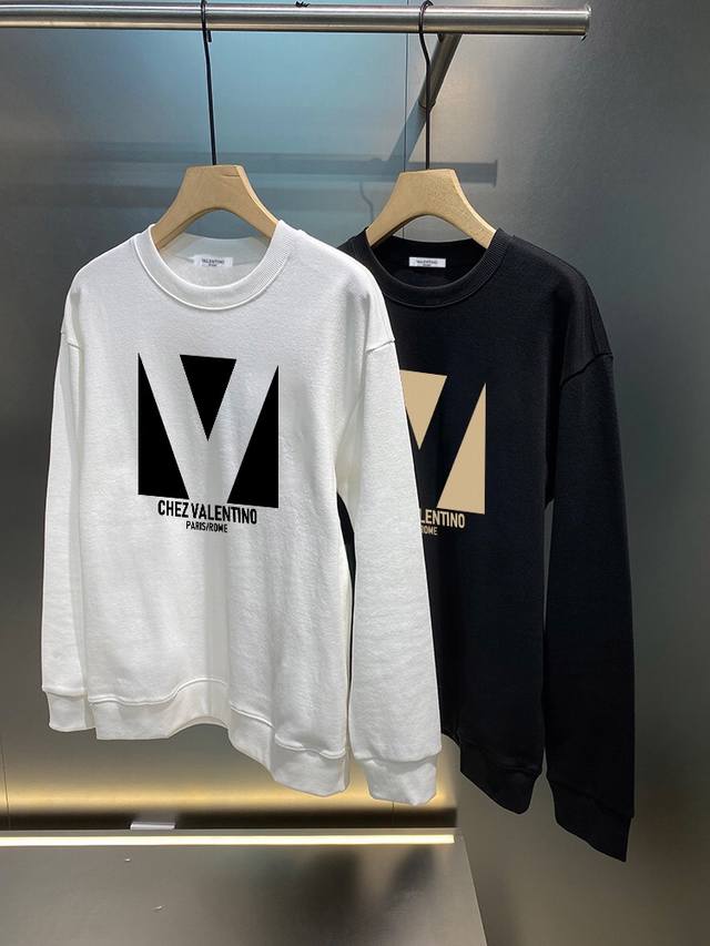 Valentino's official website offers new letter prints. The double-layer, heavy-d