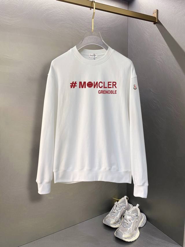 Moncler's official website features new letter prints. The double-layer, heavy-d