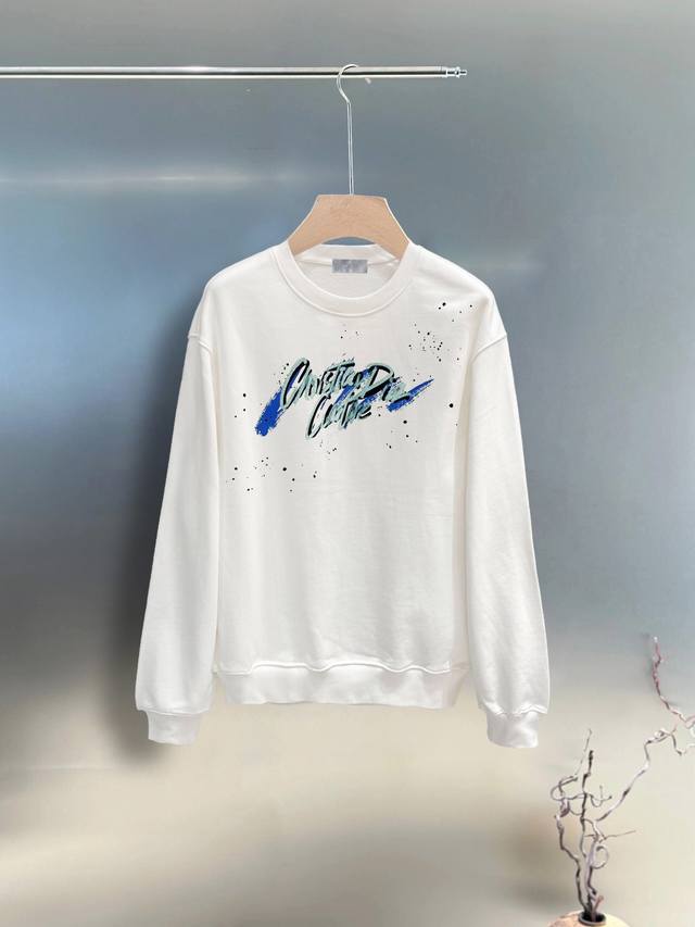 Dior's official website offers new letter prints. The double-layer, heavy-duty l
