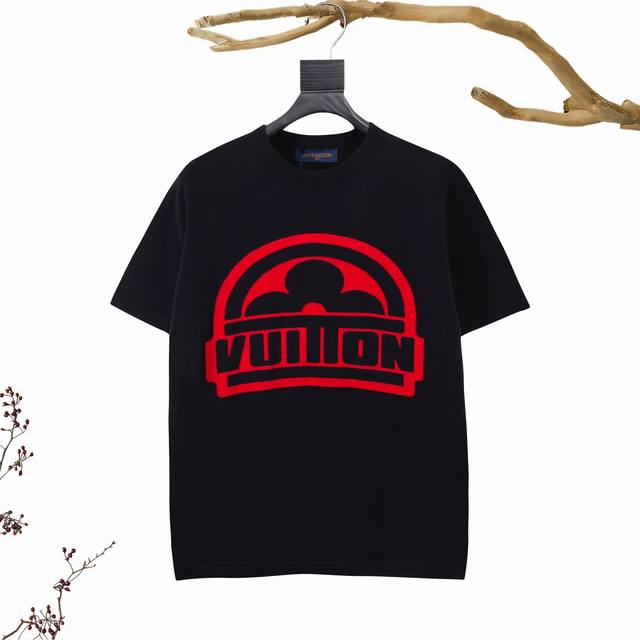 LV's new pink four-leaf clover jacquard knit short-sleeve top. The simpler the s