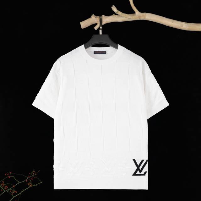 Louis Vuitto* Louis Vuitto's new jacquard logo knit short-sleeved T-shirt. Made