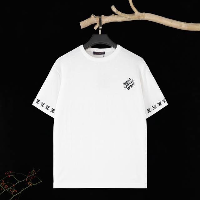 Louis Vuitto* Louis Vuitto's new jacquard logo knit short-sleeved T-shirt. Made