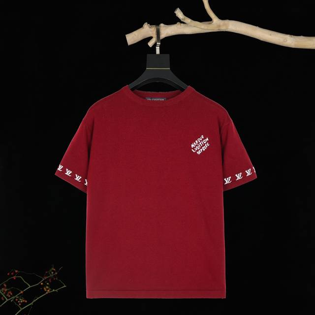Louis Vuitto* Louis Vuitto's new jacquard logo knit short-sleeved T-shirt. Made