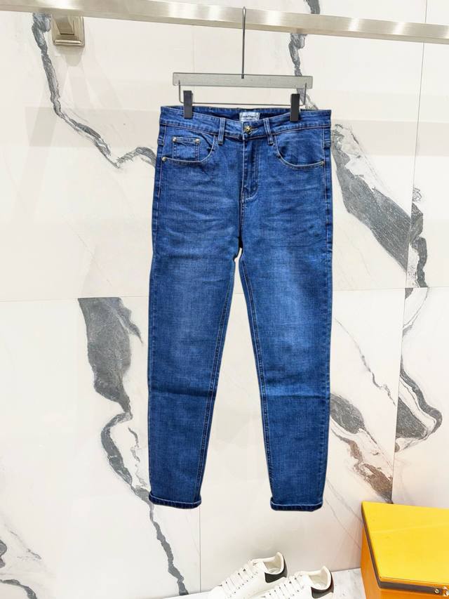 Fila Spring/Summer Men's Casual Jeans... Made from custom-made denim fabric, the