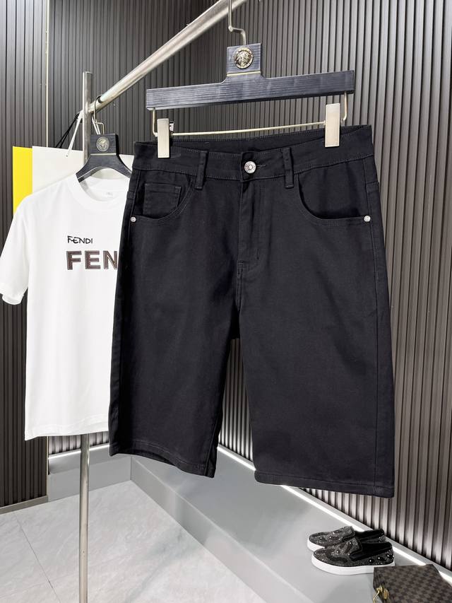 miumiu: 2025 Early Spring new denim shorts, high-quality production, the perfect