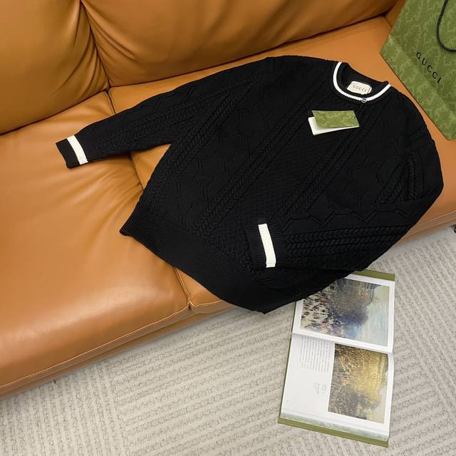 Heavyweight, high-end edition. Gucci's new jacquard wool sweater, in an Os-style