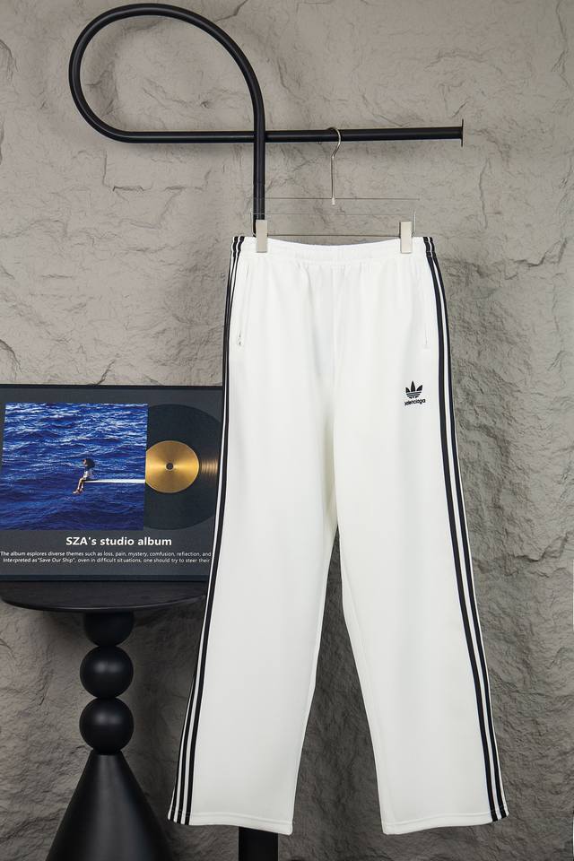 Style: M169 Ss Spring Limited Edition Balenciaga Trefoil collaboration classic