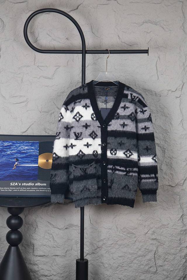 Style number: M253 Louis Vuitton Lv Louis Vuitton 23Fw all-over mohair wool car