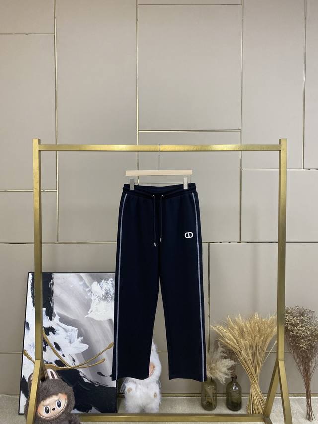 New high-end style, straight-leg wide-leg pants with neat lines to reconstruct