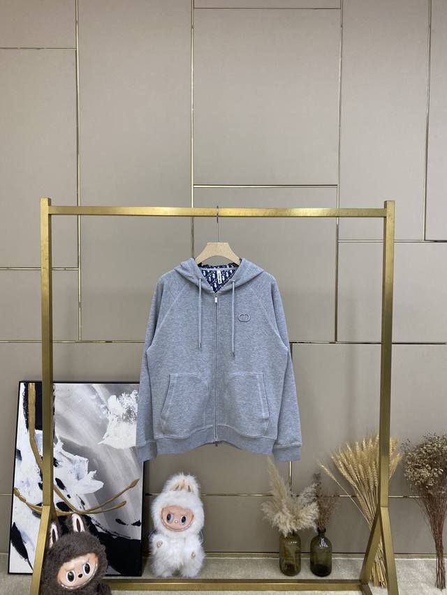New products integrate classic high-end temperament, basic style is popular
