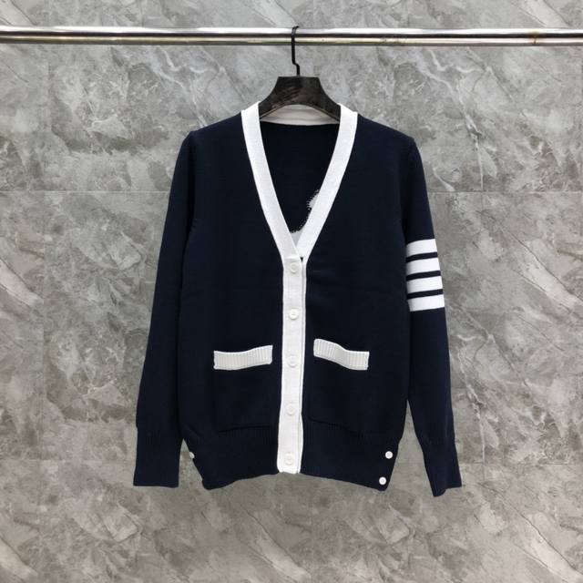 White-trimmed back puppy five-button wool cardigan Size: 1-4 Color: Gray, Navy