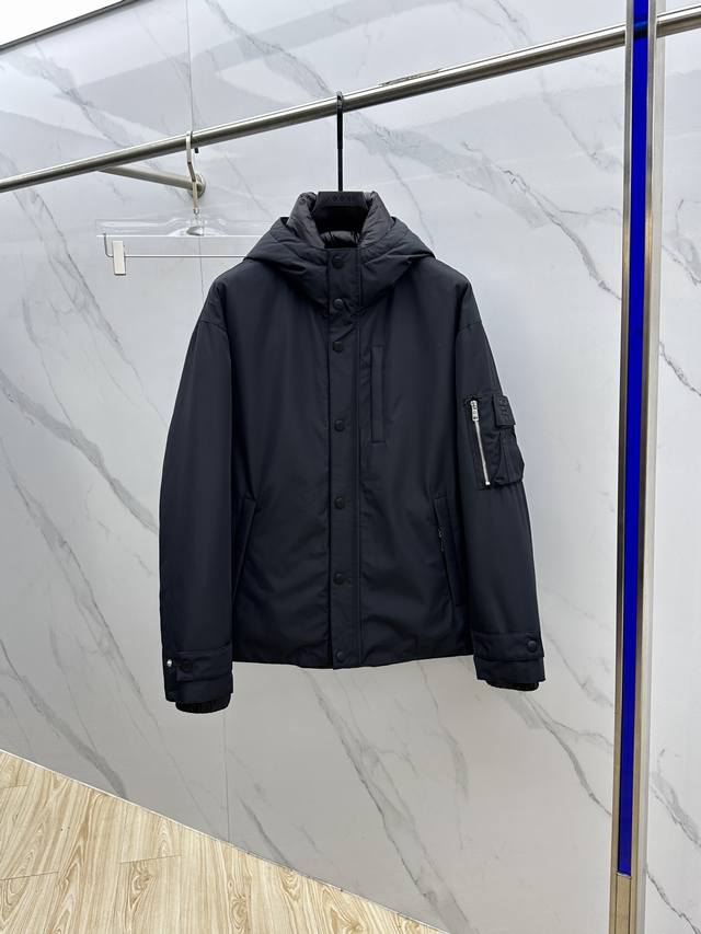 Prada Down Jacket* Prada's new 2025 Fall/Winter men's hooded down jacket. Made