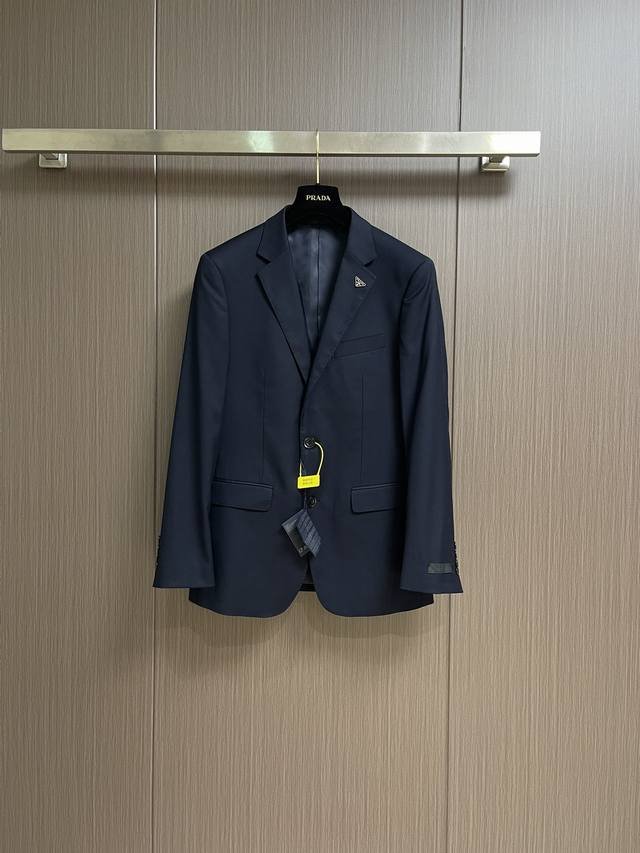 The entire set can be disassembled and sold separately: 490 for the suit and 30