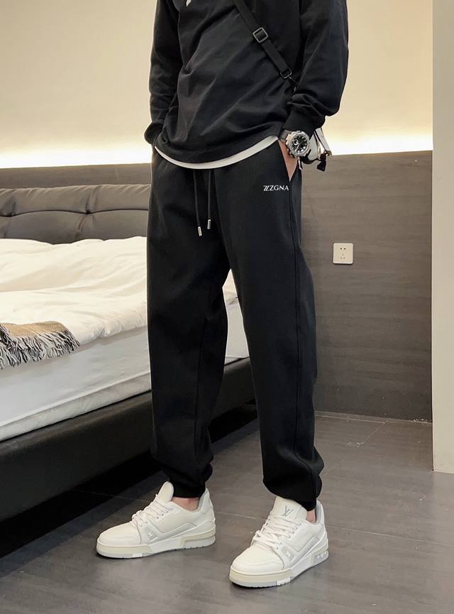 Zegna's official website features the latest Fall/Winter 25 trousers. These min