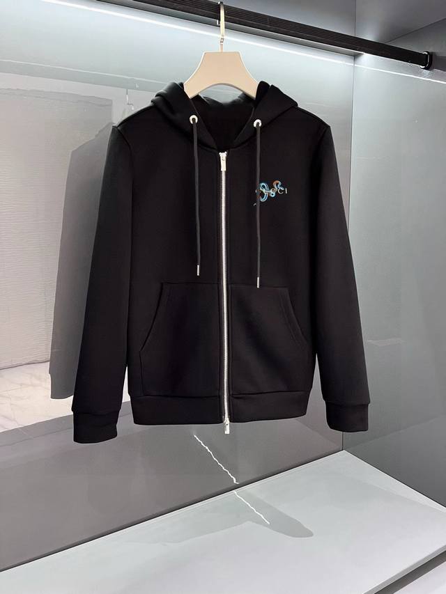 Kuqi's official website also releases a functional, unisex hooded sweatshirt fe