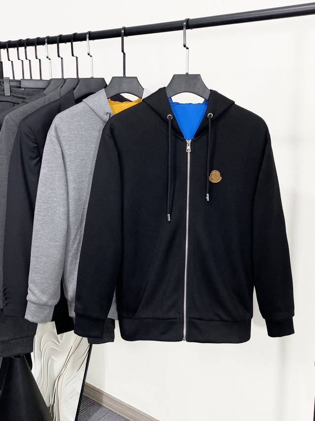 New arrival Moncler, a timeless British style sweatshirt. The first batch of or