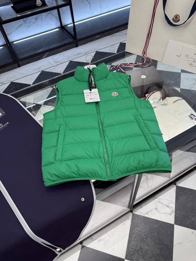 Moncler autumn and winter new product Contrin men's down vest. More details real