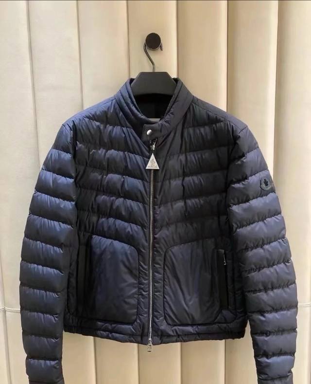 Moncler Maurienne light business solid color stand collar short men's down jacke