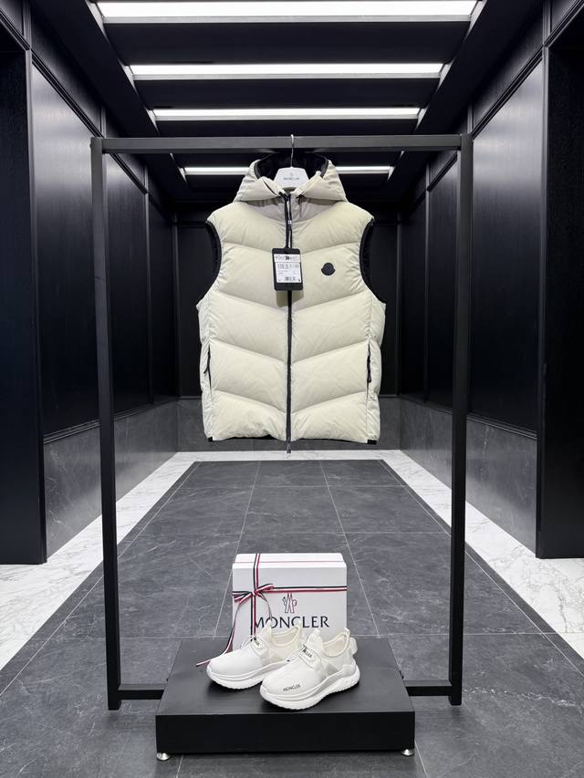 Moncler Guersac men's premium down twill quilted hooded down vest with a remova