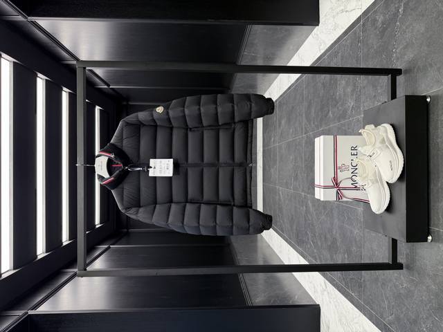 Moncler Brendann men's cropped down jacket. Premium goose down filling, genuine