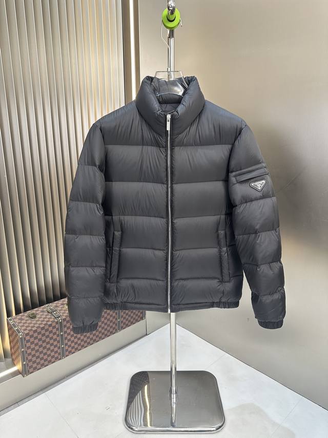 Popular 2480 autumn and winter new down jacket with detachable sleeves. Origina