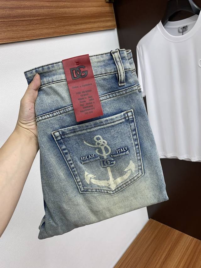 Dg 2025 Spring/Summer new slim-fit straight jeans. Perfect wash process, customi